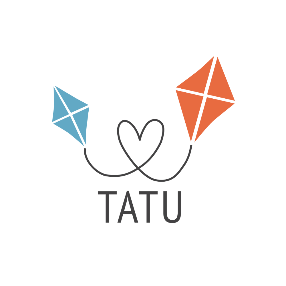 TATUn logo, jossa kahden leijan narut muodostavat sydämen