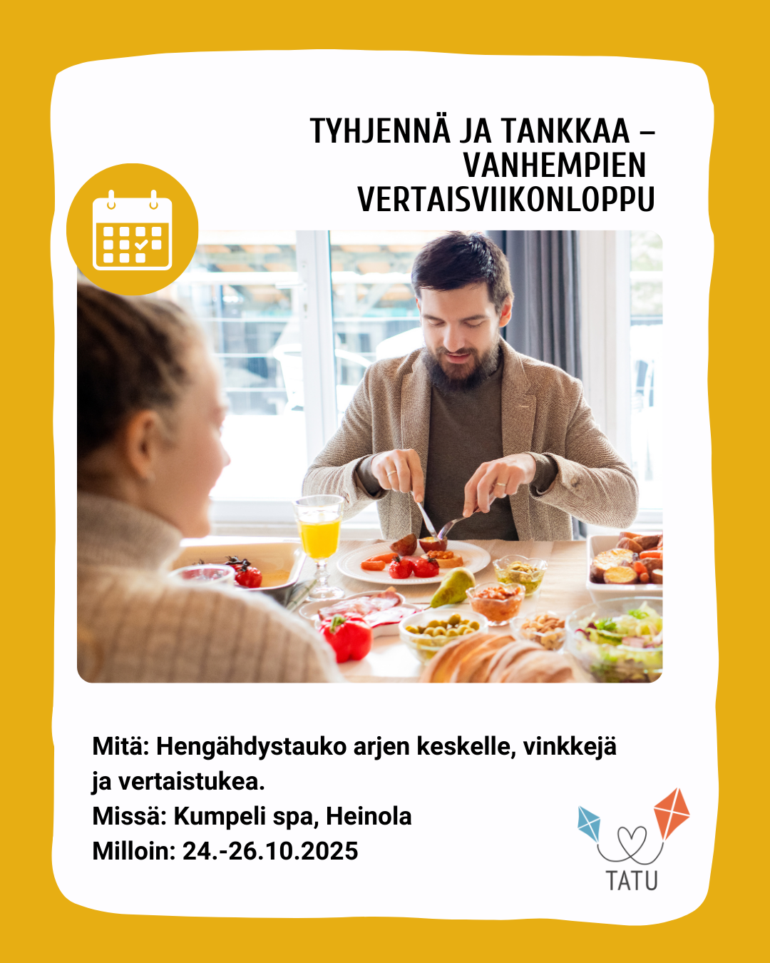 Kuvassa kaksi ihmistä ruokapöydän ääressä, toinen juttulee ja toinen kuuntelee